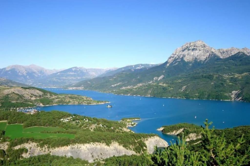 Superbe appartement T2 dans résidence neuve avec vue exceptionelle sur les montagnes, avec parking privatif.situé à proximité immédiate du centre ville de chorges. Chorges Exterior foto