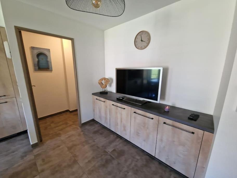 Superbe appartement T2 dans résidence neuve avec vue exceptionelle sur les montagnes, avec parking privatif.situé à proximité immédiate du centre ville de chorges. Chorges Exterior foto